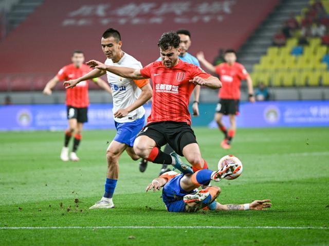 九游体育app-连胜止步蓉城正视与强队差距：考验才真正开始