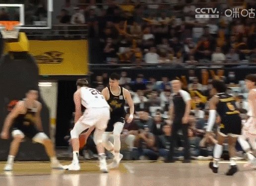 9体育-肘击对手被停赛两场！周琦道歉 广东前路蒙上阴影