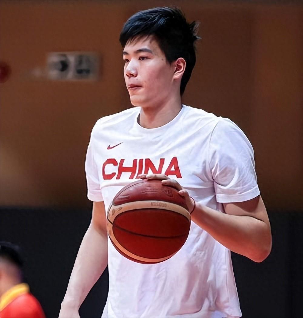 九游体育-比张镇麟还差！中国男篮逆转夜最失意之人：失误被换下仅出场30秒